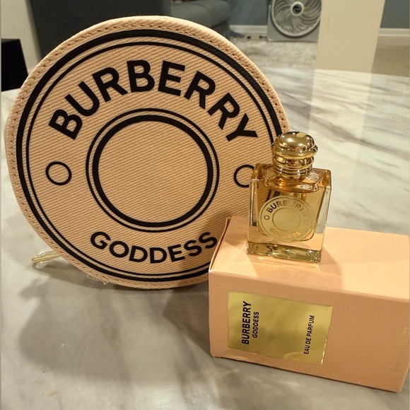 Burberry GWP Beige Round Key Holder w/ goddess edp - Picture 8 of 8